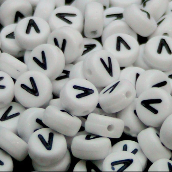 100 Pcs WHITE Acrylic Single Letter Coin Beads A - Z Disc Bead 7mm ML V