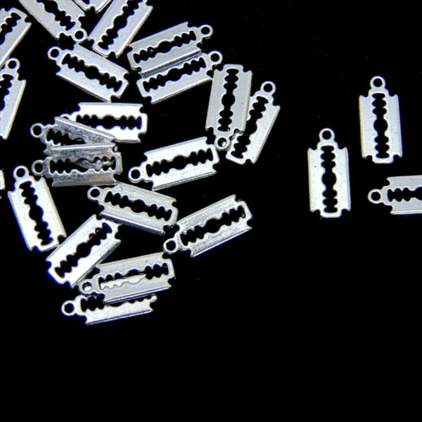 25 Pcs - 16mm Tibetan Silver Razor Blade Punk Gothic Jewellery Craft Beading C92